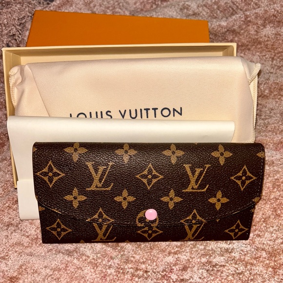 Meet your Posher, April - Picture 12 of 16